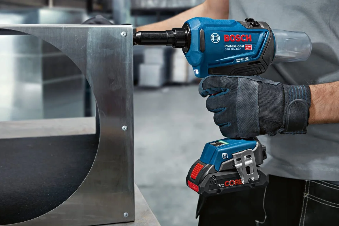 Bosch Professional 18 V system pistolet do nitowania akumulatorowy GRG 18 V-16 C (siła ciągnąca maks. 16 000 N, długość skoku 25 mm, bez akumulatorów i ładowarki, w L-BOXX 136)