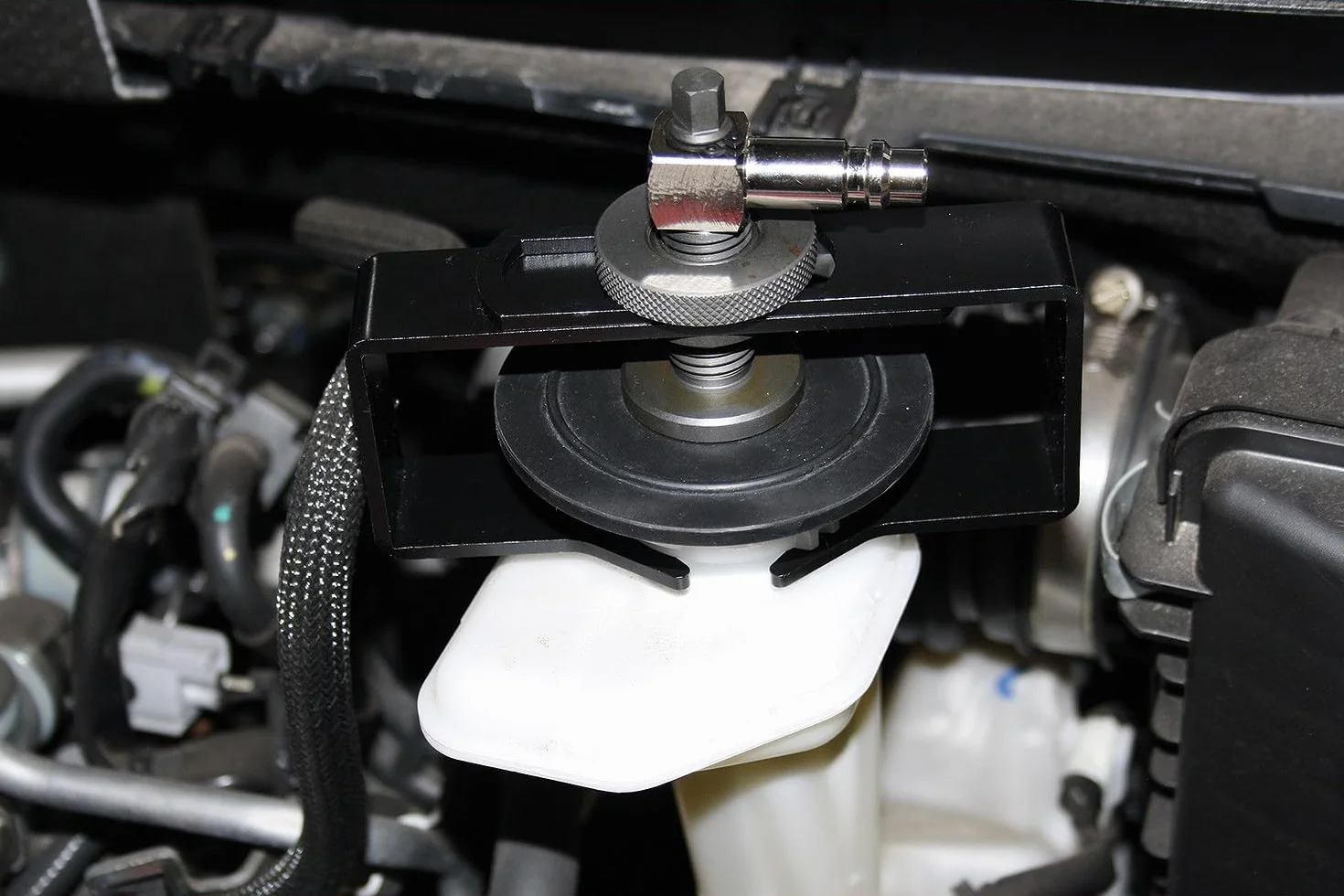 KS Tools 160.0718 Uniwersalny adapter do króćca odpowietrzającego, regulowany