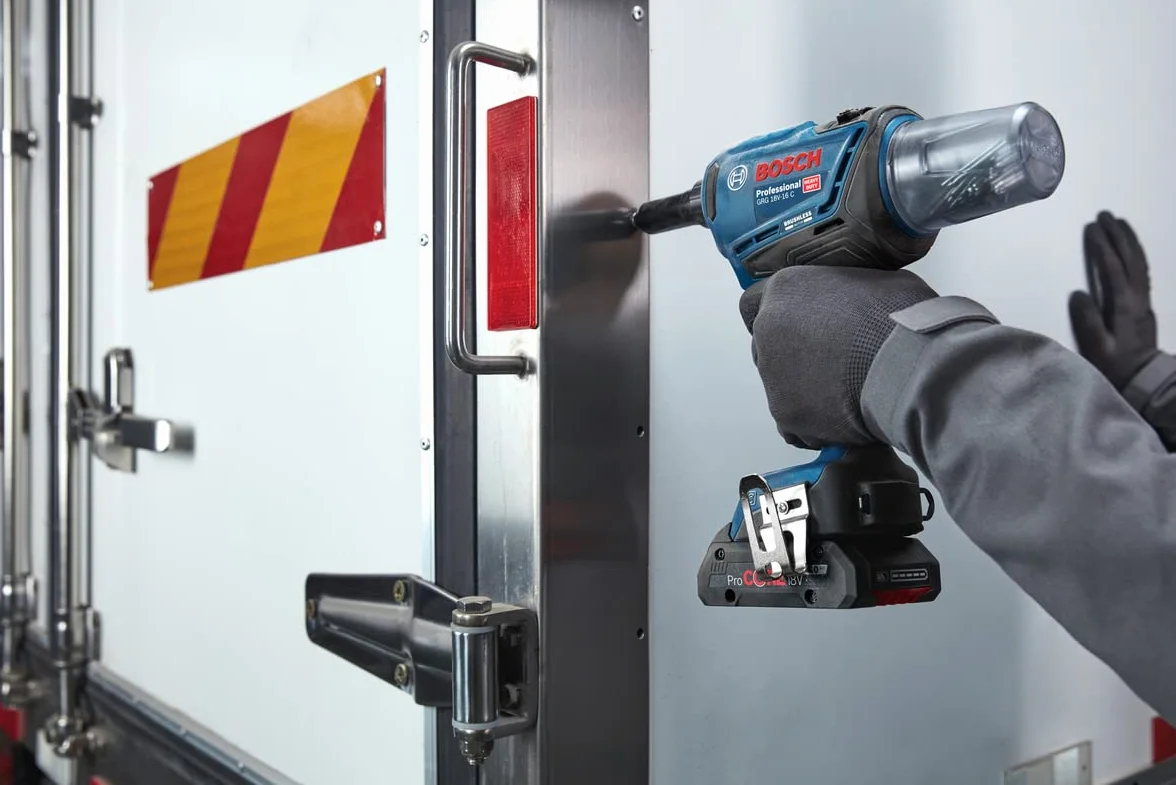 Bosch Professional 18 V system pistolet do nitowania akumulatorowy GRG 18 V-16 C (siła ciągnąca maks. 16 000 N, długość skoku 25 mm, bez akumulatorów i ładowarki, w L-BOXX 136)